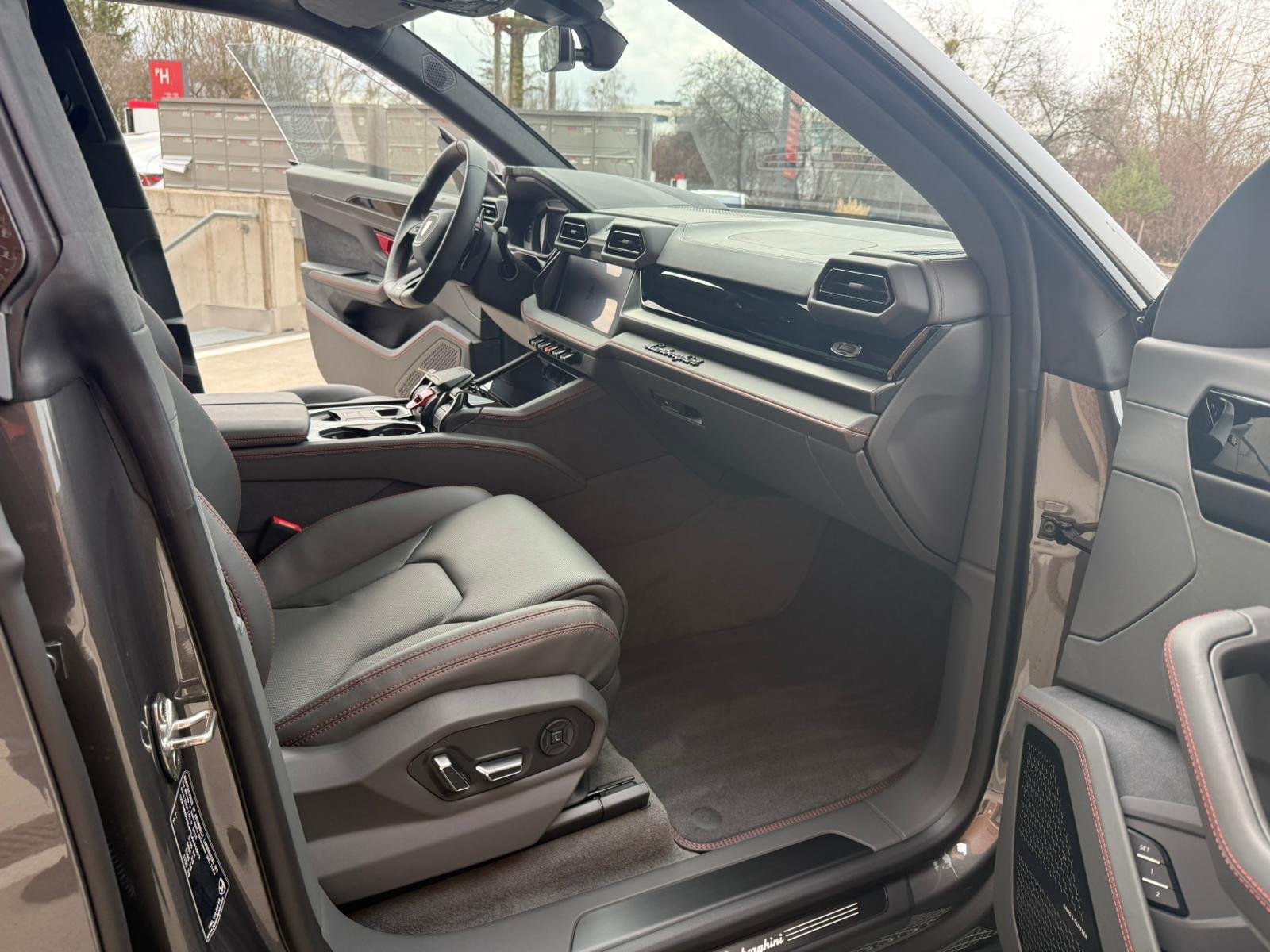 Lamborghini Urus SE — photo 2